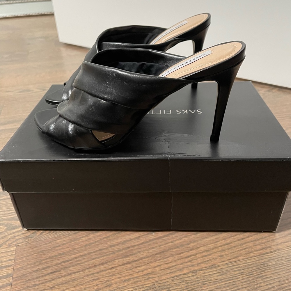 Leather layered pump
